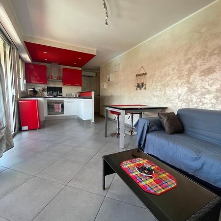Superbe 2 Pièces Appartement à 5min de la Mer Free WIFI et PARKING Nice Exterior foto